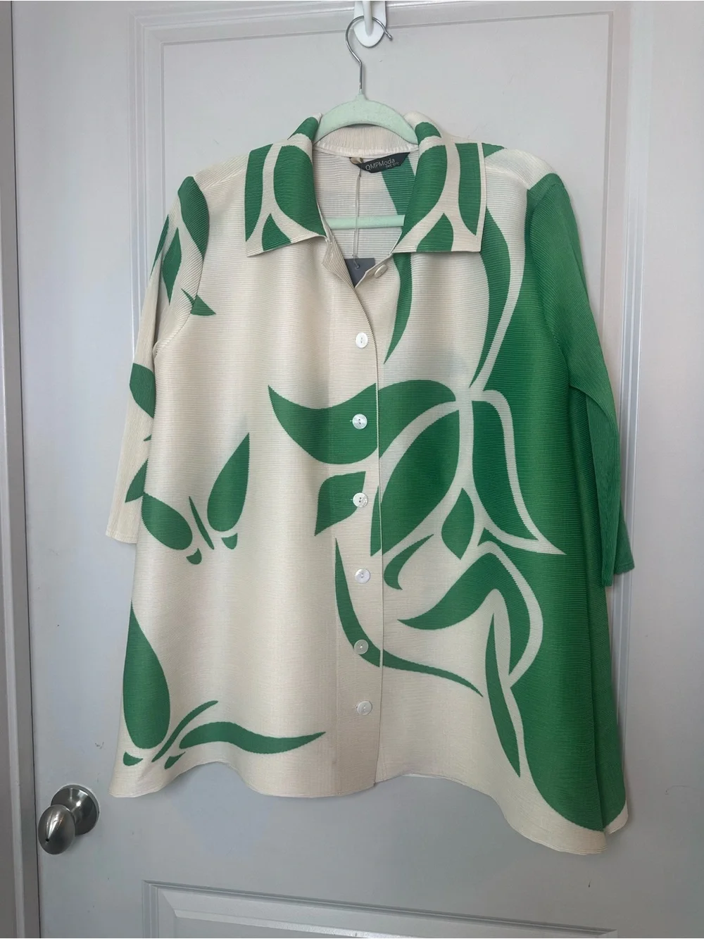 NEW QMP Moda Pleated Green & Cream Abstract Leaf Print Relaxed Button Up Shirt